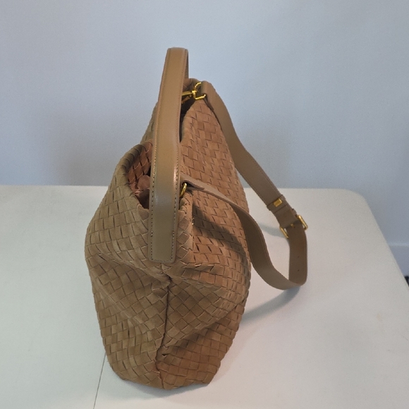 Elegant Tan Woven Shoulder Bag - Picture 5 of 7